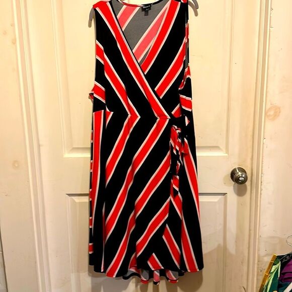 NWT-TORRID TED STRIPED CREPE WRAP DRESS - Picture 1 of 6